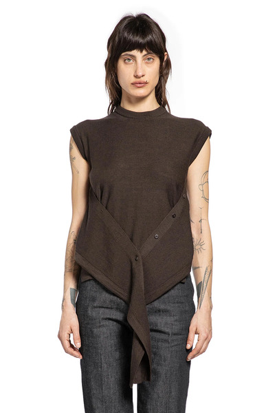  Sleeveless Buttoned Top 