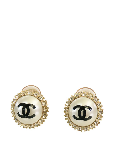  Chanel Pre-owned 2020 Cc Gold Plated Lacquered Faux Pearl And Rhinestone Clip On Earrings Costume Earrings - White 