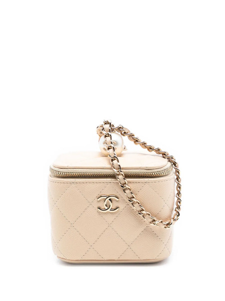  Chanel Pre-owned 2021 Mini Quilted Iridescent Caviar Pearl On Top Vanity Case With Chain Clutch Bag - Brown 