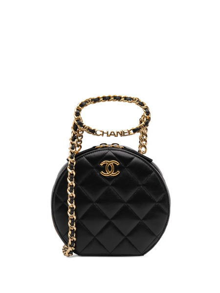  Chanel Pre-owned 2021-2025 Quilted Lambskin Oval Logo Chain Top Handle Round Clutch On Chain Satchel - Black 