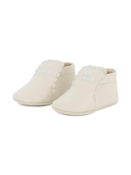  Chloé Kids Scalloped Logo-embroidered Slippers - Neutrals 