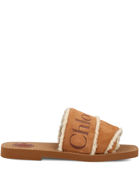  Chloé Woody Logo-embellished Shearling Sandals - Brown 