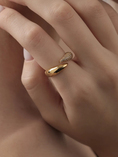  Eshvi Stardust Fang Ring - Gold 