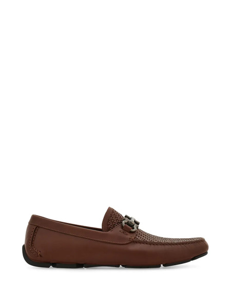  Ferragamo Gancini Driver Ornament Loafers - Brown 