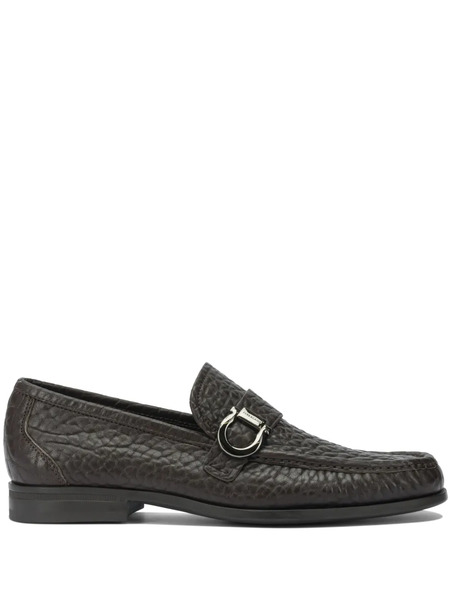  Ferragamo Textured Buckle Loafers - Brown 