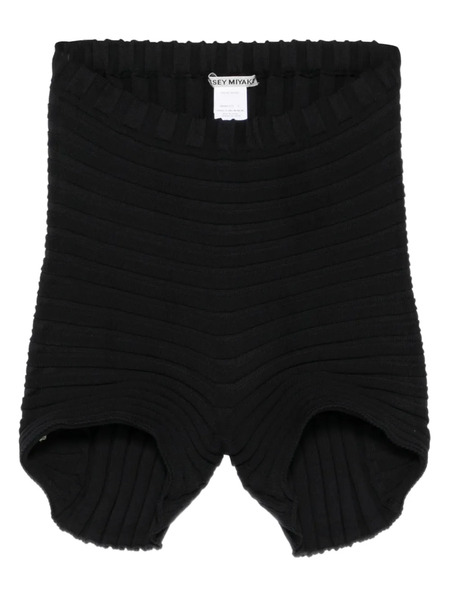  Issey Miyake Ribbed-knit Shorts - Black 