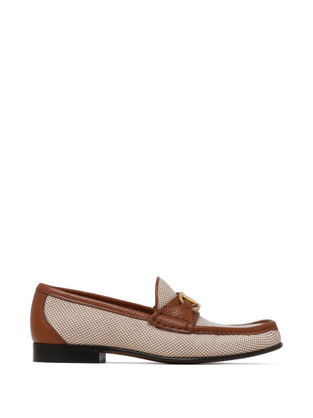  Valentino Garavani Logo Loafers - Neutrals 