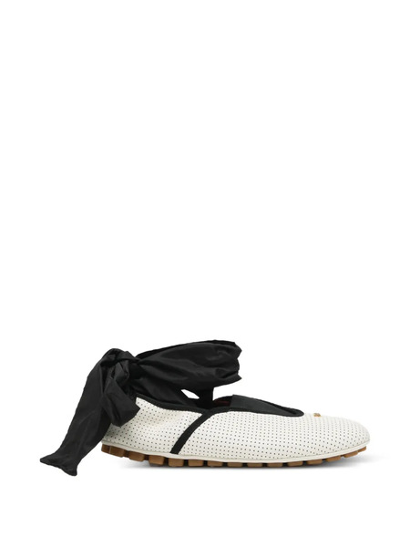  Valentino Garavani Logo-plaque Ballet Flats - Neutrals 