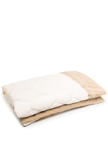  White Mountaineering Quote Print Two-tone Quilt - Neutrals 