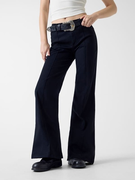  Guess Ausgestellte High-rise-jeans 
