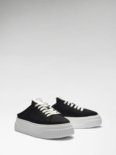  Guess Nudge Sneakers 