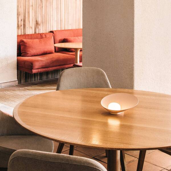  Vibia Vibia Musa 7402 Lampa Stołowa Led Pozioma, łososiowa 