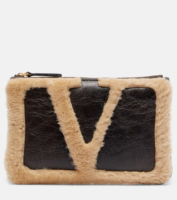  Valentino Garavani Valentino Garavani Viva Superstar Medium Leather Pouch 