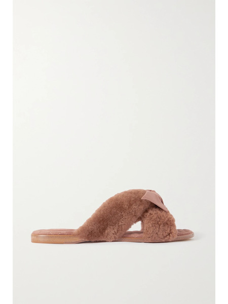  Alexandre Birman Alexandre Birman - Maxi Clarita Bow-embellished Suede-trimmed Shearling Slides - Light Brown 