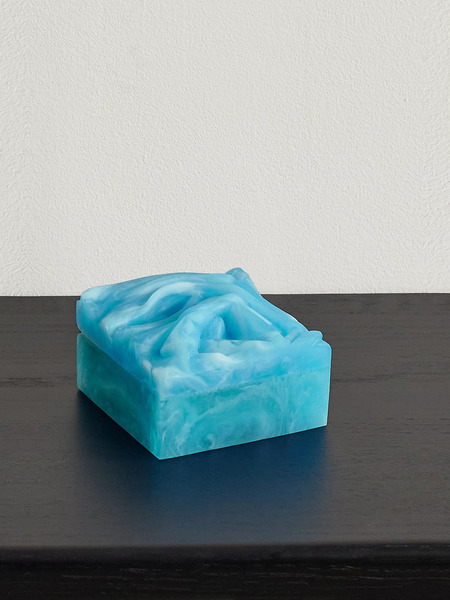  Completedworks Completedworks - Who Dropped The Small Towel Resin Jewelry Box - Blue 