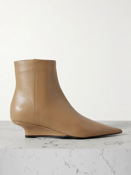  Toteme Toteme - The Sharp Leather Ankle Boots - Camel 